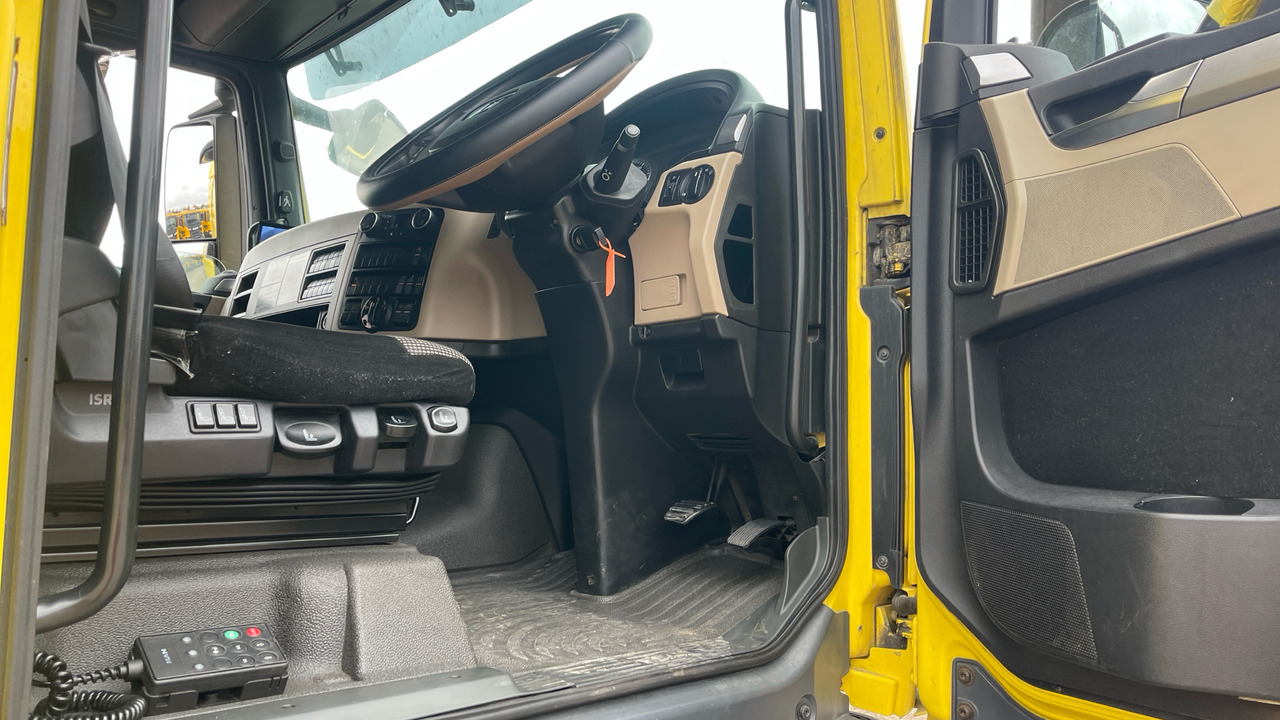 MAN TGX 26.500 - Nyergesvontató: 5 kép. MAN TGX 26.500 - Nyergesvontató: 5 kép.