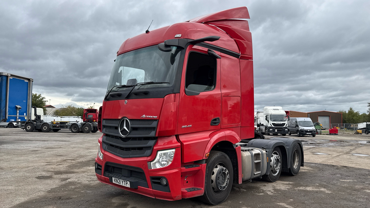 MERCEDES-BENZ ACTROS 2545 - Nyergesvontató: 2 kép. MERCEDES-BENZ ACTROS 2545 - Nyergesvontató: 2 kép.