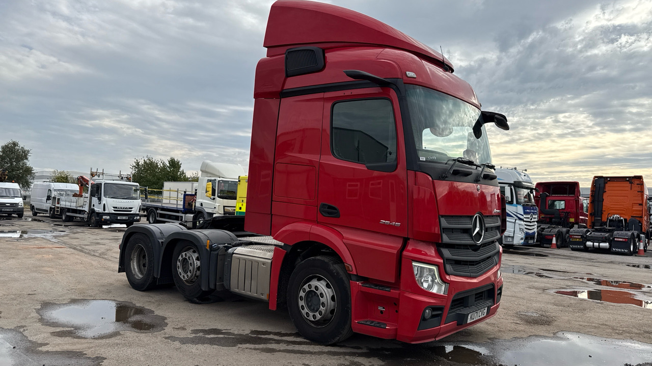 MERCEDES-BENZ ACTROS 2545 - Nyergesvontató: 1 kép. MERCEDES-BENZ ACTROS 2545 - Nyergesvontató: 1 kép.
