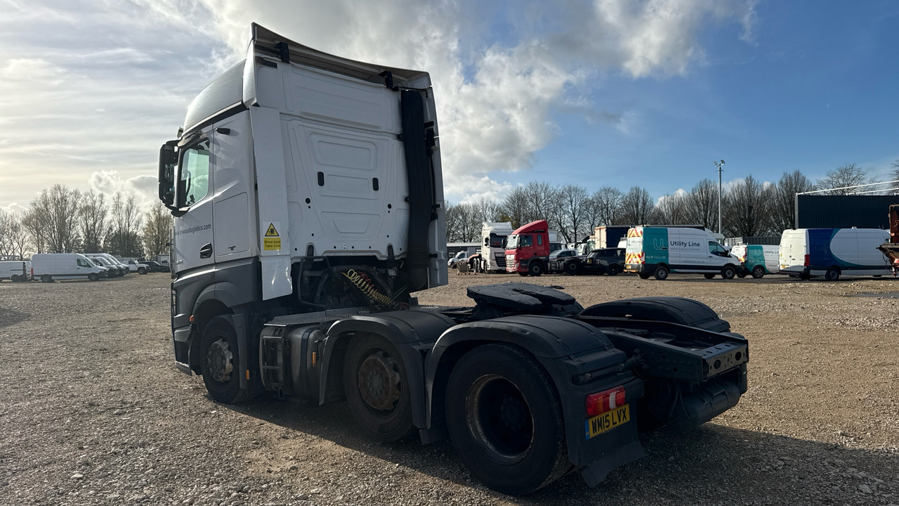 MERCEDES-BENZ ACTROS 2545 - Nyergesvontató: 3 kép. MERCEDES-BENZ ACTROS 2545 - Nyergesvontató: 3 kép.