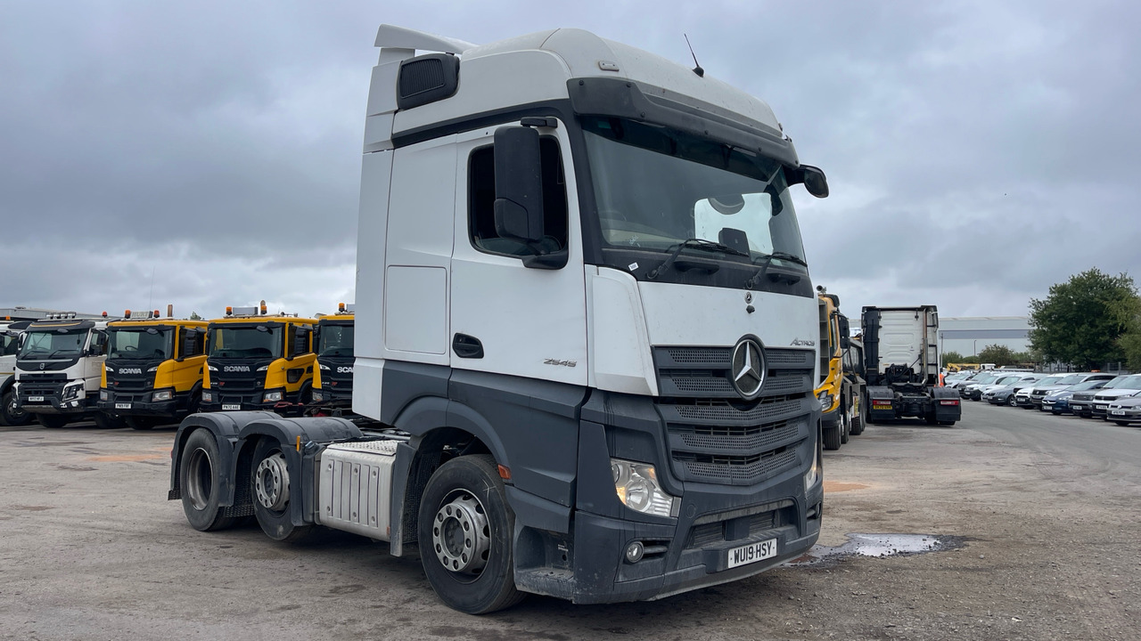 MERCEDES-BENZ ACTROS 2545 - Nyergesvontató: 1 kép. MERCEDES-BENZ ACTROS 2545 - Nyergesvontató: 1 kép.