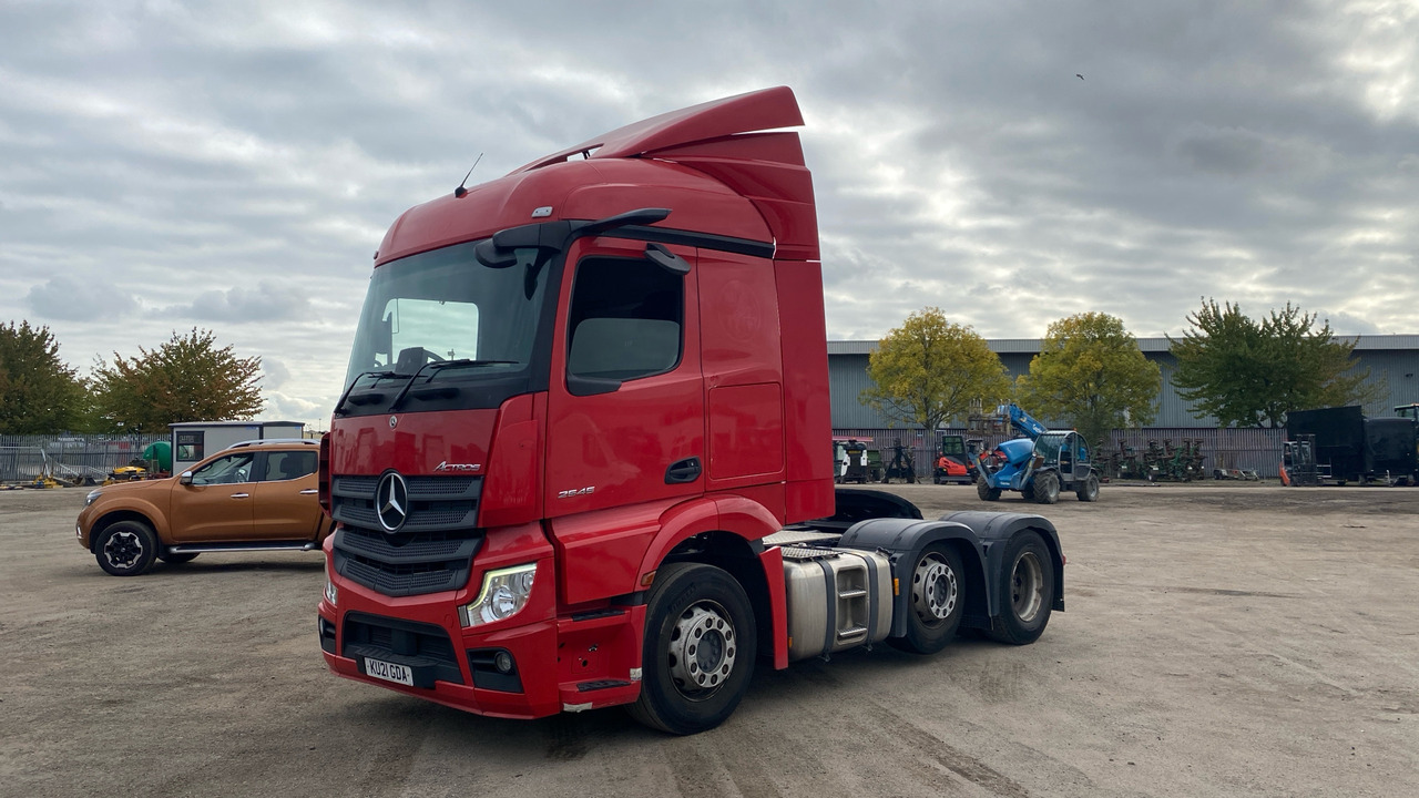 MERCEDES-BENZ ACTROS 2545 - Nyergesvontató: 2 kép. MERCEDES-BENZ ACTROS 2545 - Nyergesvontató: 2 kép.