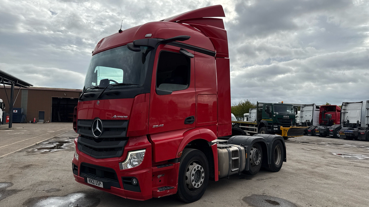 MERCEDES-BENZ ACTROS 2545 - Nyergesvontató: 2 kép. MERCEDES-BENZ ACTROS 2545 - Nyergesvontató: 2 kép.