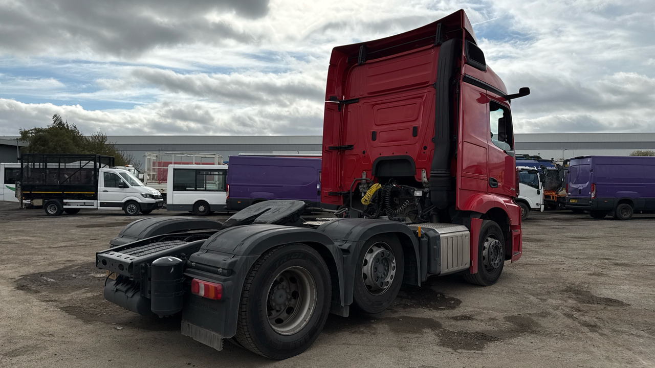 MERCEDES-BENZ ACTROS 2545 - Nyergesvontató: 4 kép. MERCEDES-BENZ ACTROS 2545 - Nyergesvontató: 4 kép.