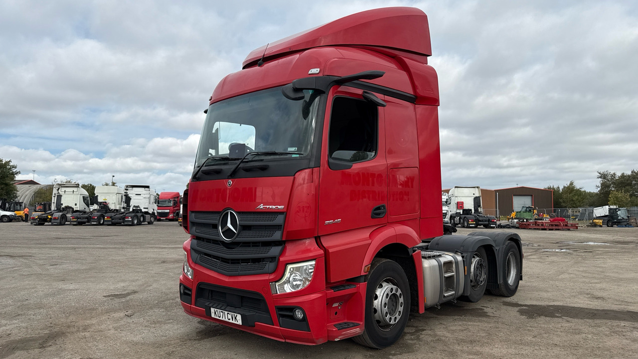 MERCEDES-BENZ ACTROS 2545 - Nyergesvontató: 2 kép. MERCEDES-BENZ ACTROS 2545 - Nyergesvontató: 2 kép.
