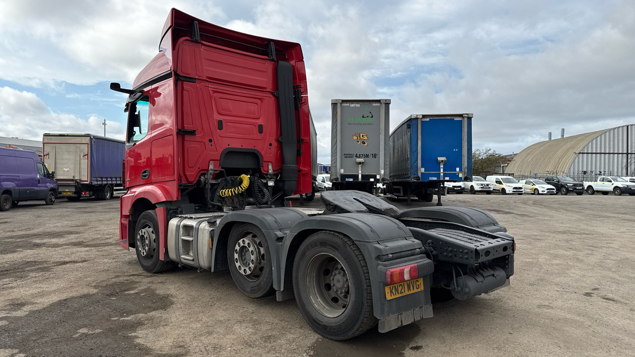 MERCEDES-BENZ ACTROS 2545 - Nyergesvontató: 3 kép. MERCEDES-BENZ ACTROS 2545 - Nyergesvontató: 3 kép.