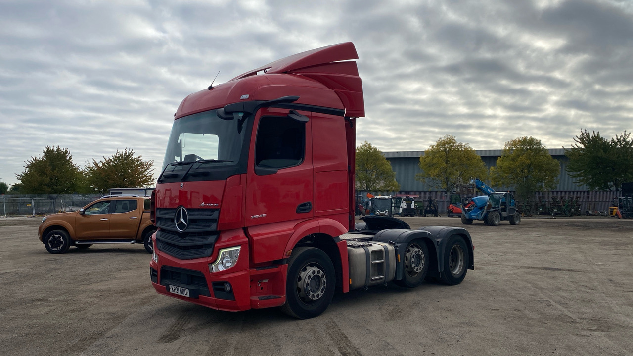 MERCEDES-BENZ ACTROS 2545 - Nyergesvontató: 2 kép. MERCEDES-BENZ ACTROS 2545 - Nyergesvontató: 2 kép.
