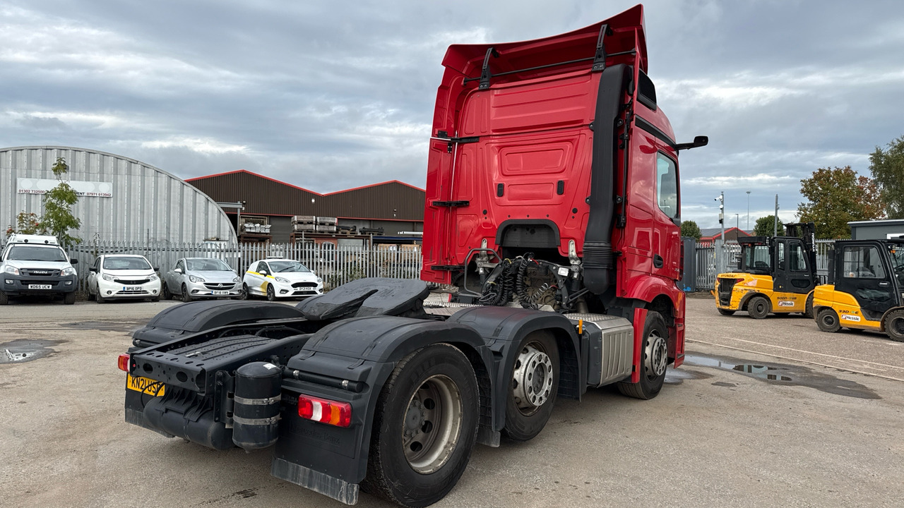MERCEDES-BENZ ACTROS 2545 - Nyergesvontató: 4 kép. MERCEDES-BENZ ACTROS 2545 - Nyergesvontató: 4 kép.