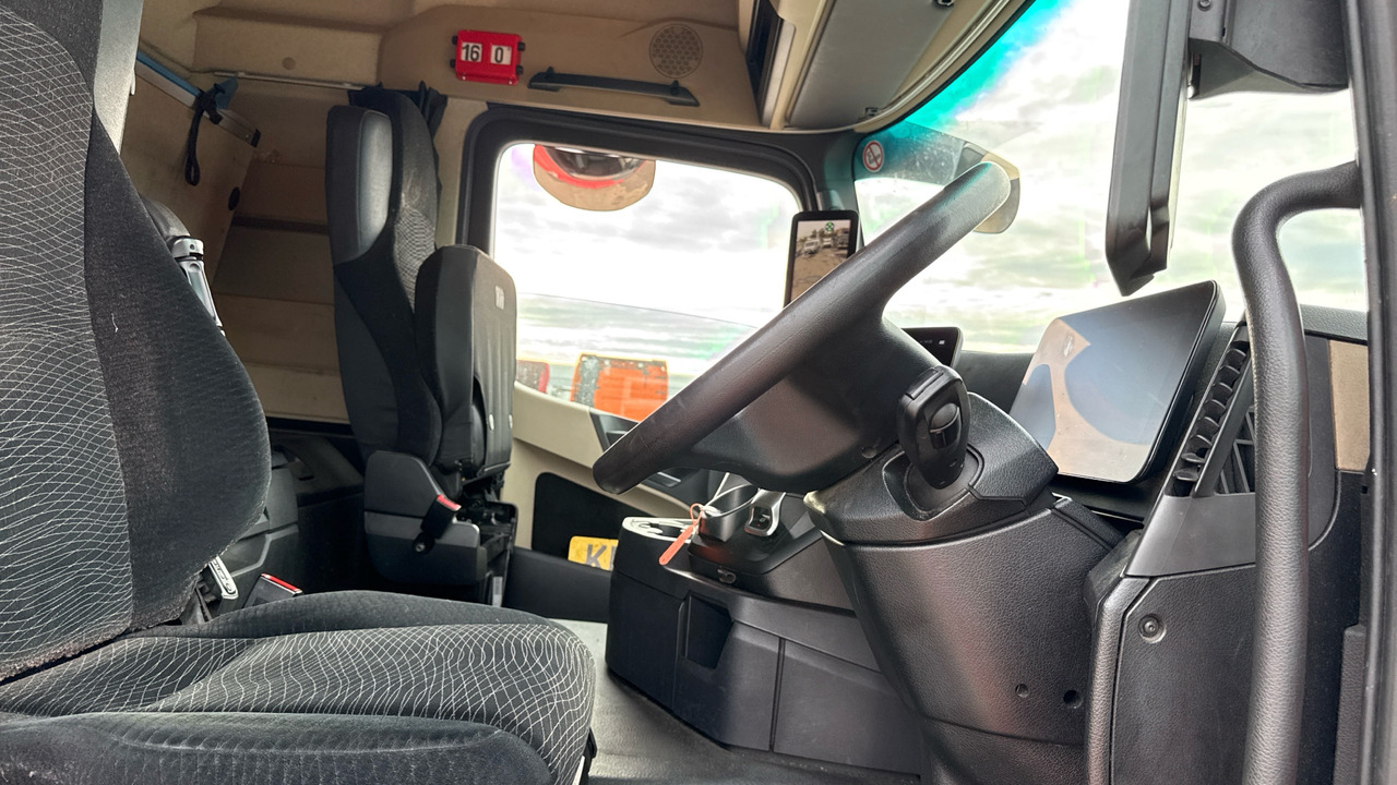 MERCEDES-BENZ ACTROS 2545 - Nyergesvontató: 5 kép. MERCEDES-BENZ ACTROS 2545 - Nyergesvontató: 5 kép.