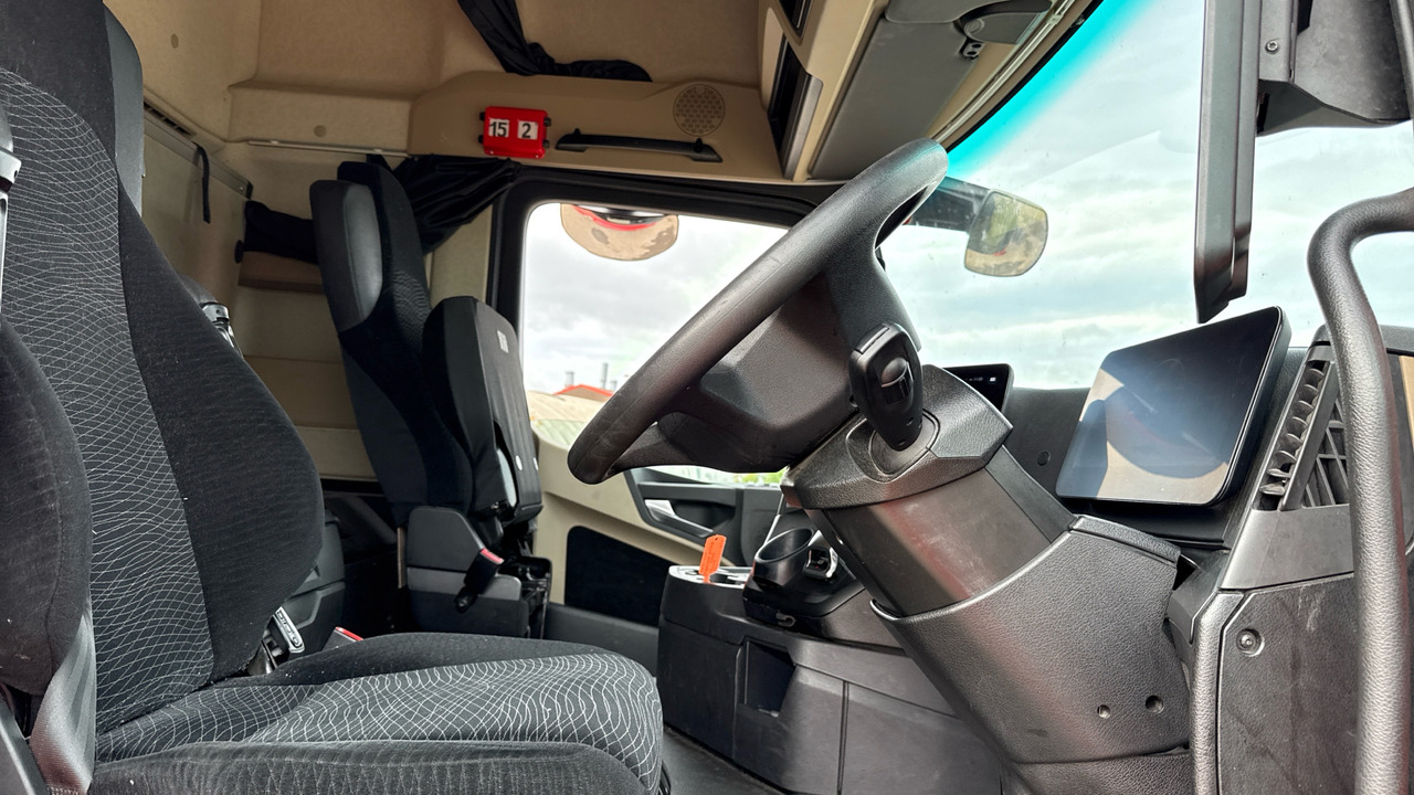 MERCEDES-BENZ ACTROS 2545 - Nyergesvontató: 5 kép. MERCEDES-BENZ ACTROS 2545 - Nyergesvontató: 5 kép.