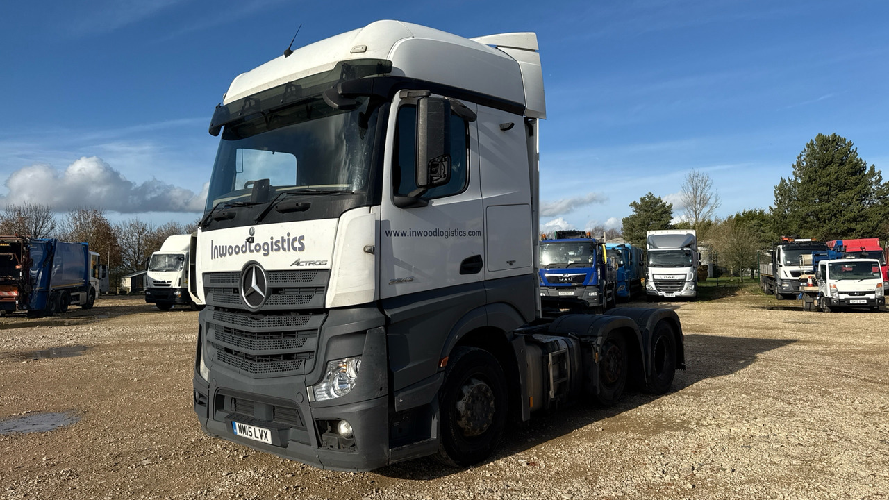 MERCEDES-BENZ ACTROS 2545 - Nyergesvontató: 2 kép. MERCEDES-BENZ ACTROS 2545 - Nyergesvontató: 2 kép.