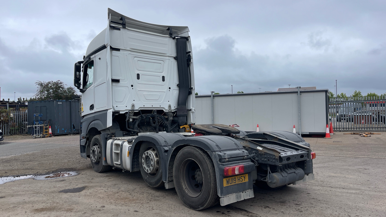 MERCEDES-BENZ ACTROS 2545 - Nyergesvontató: 3 kép. MERCEDES-BENZ ACTROS 2545 - Nyergesvontató: 3 kép.