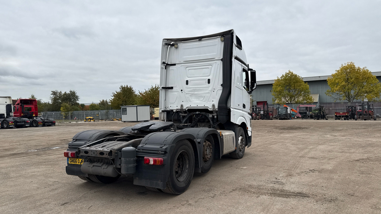 MERCEDES-BENZ ACTROS 2551 - Nyergesvontató: 4 kép. MERCEDES-BENZ ACTROS 2551 - Nyergesvontató: 4 kép.