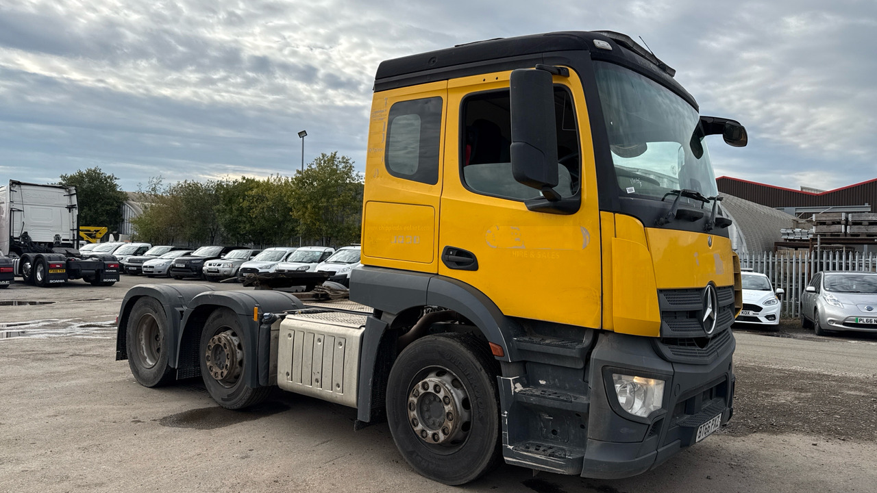 MERCEDES-BENZ ACTROS - Nyergesvontató: 1 kép. MERCEDES-BENZ ACTROS - Nyergesvontató: 1 kép.