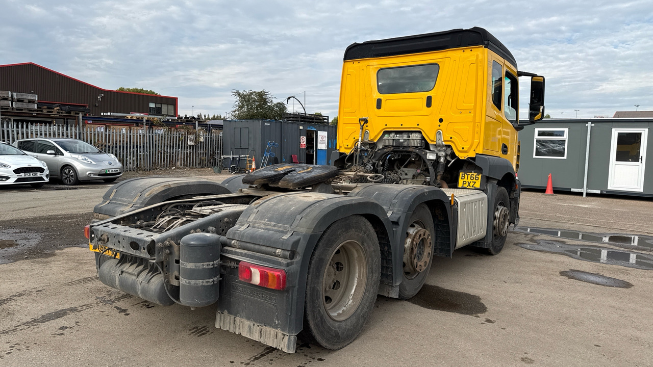 MERCEDES-BENZ ACTROS - Nyergesvontató: 4 kép. MERCEDES-BENZ ACTROS - Nyergesvontató: 4 kép.