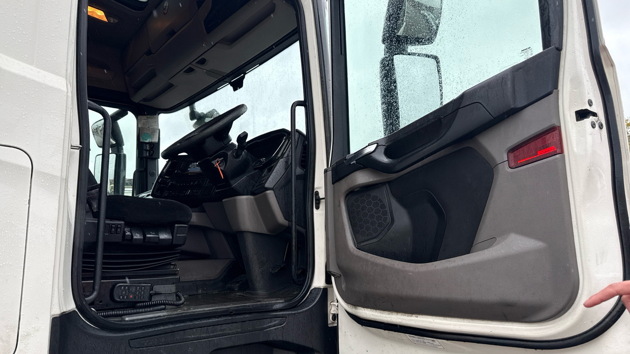 SCANIA R 450 - Nyergesvontató: 5 kép. SCANIA R 450 - Nyergesvontató: 5 kép.