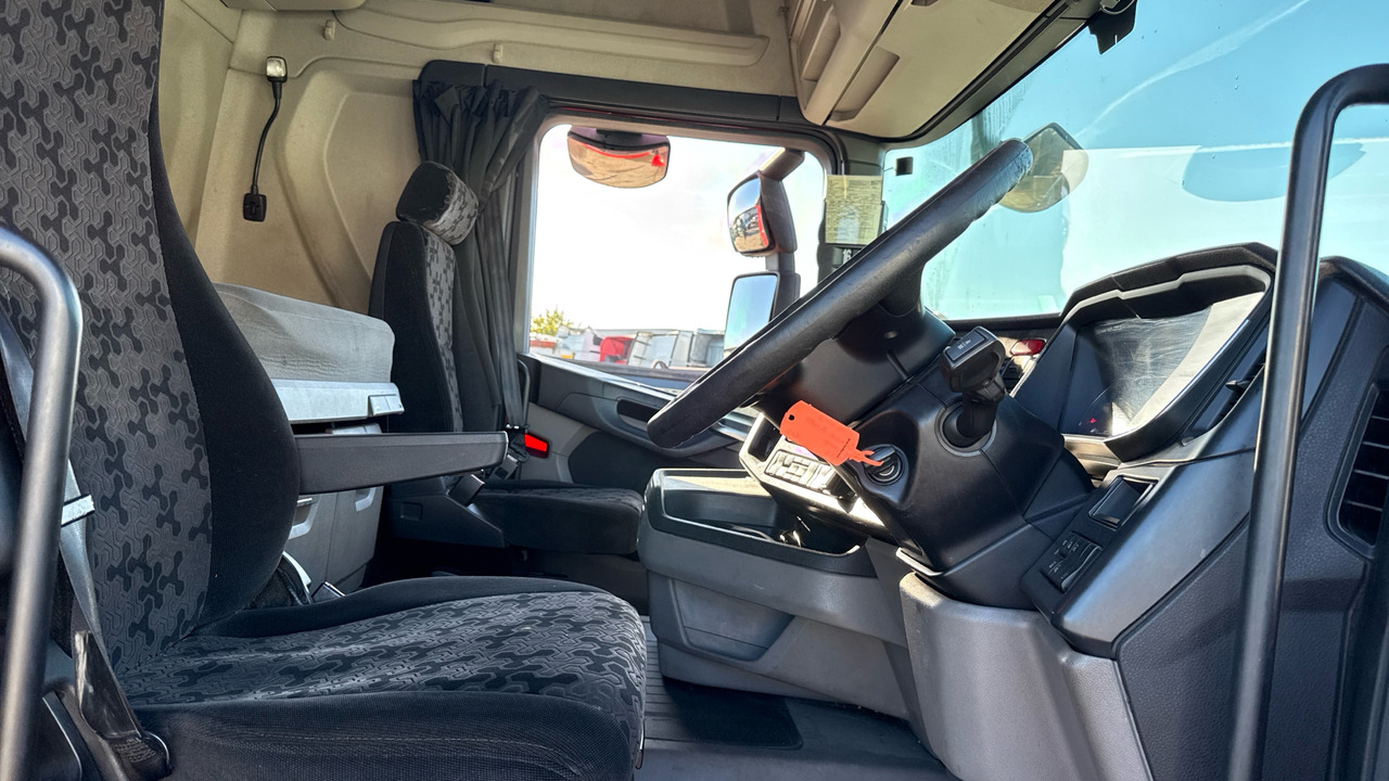 SCANIA R 450 - Nyergesvontató: 5 kép. SCANIA R 450 - Nyergesvontató: 5 kép.