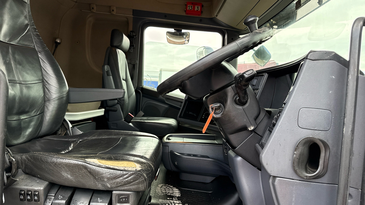 SCANIA R 560 V8 - Nyergesvontató: 5 kép. SCANIA R 560 V8 - Nyergesvontató: 5 kép.
