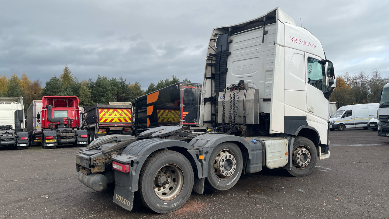 VOLVO FH 500 - Nyergesvontató: 4 kép. VOLVO FH 500 - Nyergesvontató: 4 kép.