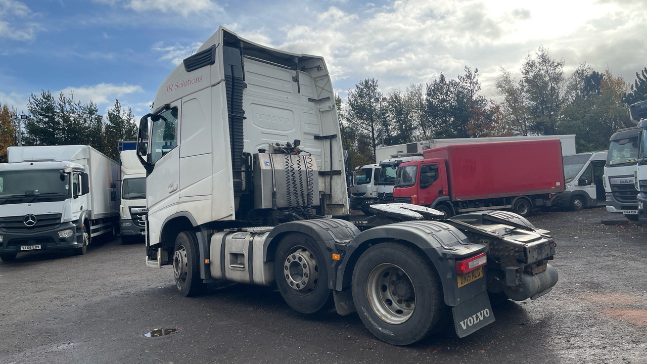 VOLVO FH 500 - Nyergesvontató: 3 kép. VOLVO FH 500 - Nyergesvontató: 3 kép.