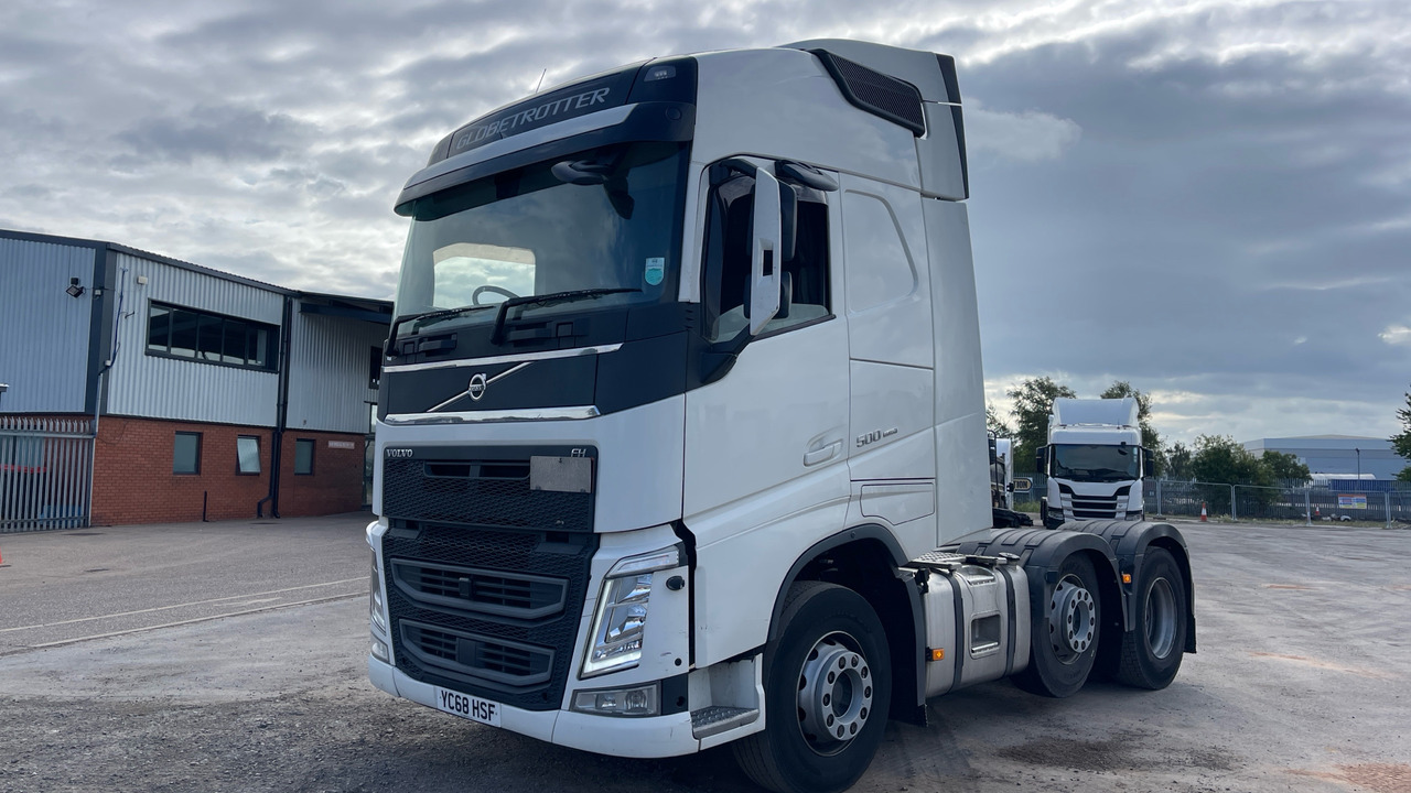 VOLVO FH 500 - Nyergesvontató: 2 kép. VOLVO FH 500 - Nyergesvontató: 2 kép.