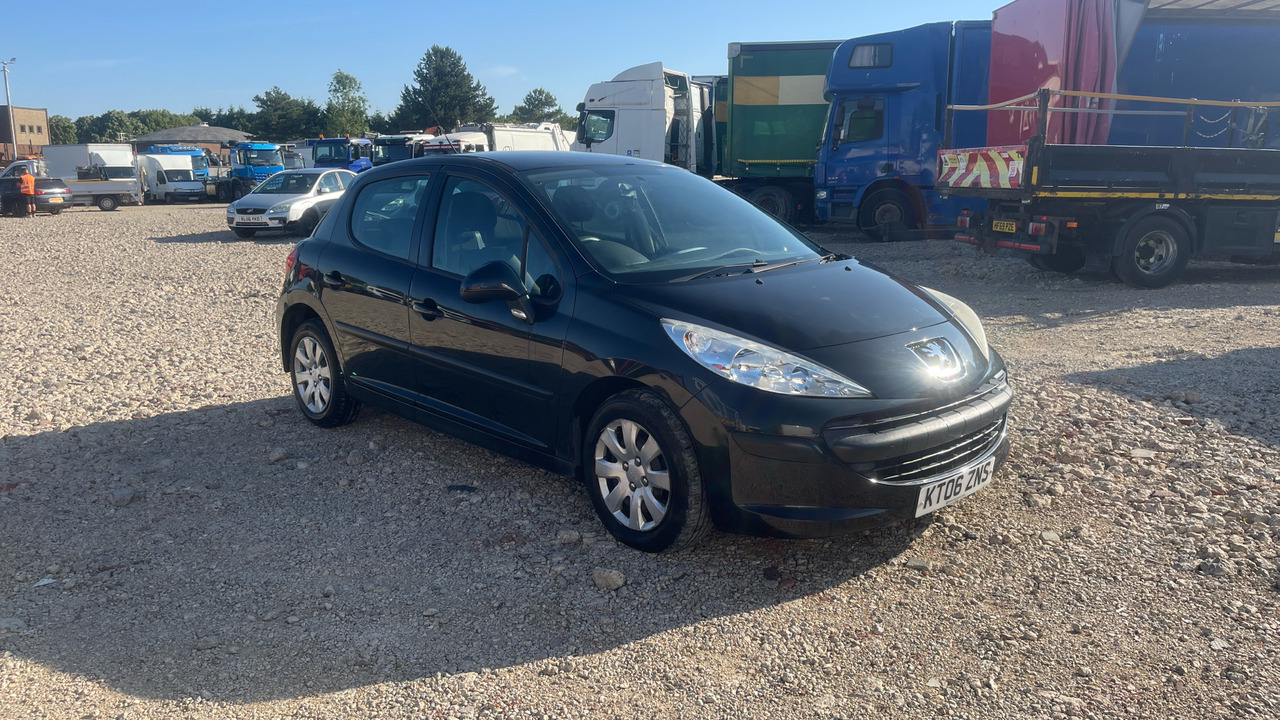 PEUGEOT 207 1.4 16V S - Hatchback: 1 kép. PEUGEOT 207 1.4 16V S - Hatchback: 1 kép.