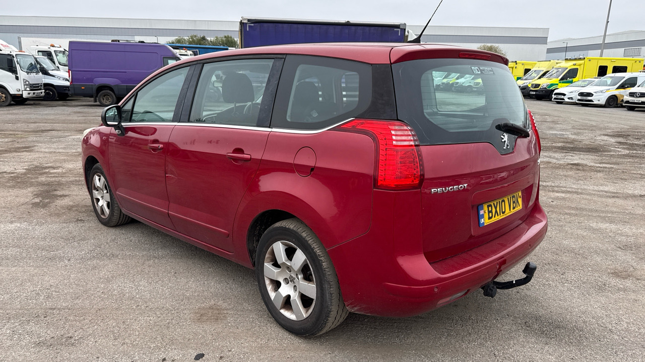 PEUGEOT 5008 2.0 HDI 150PS - Autó: 3 kép. PEUGEOT 5008 2.0 HDI 150PS - Autó: 3 kép.