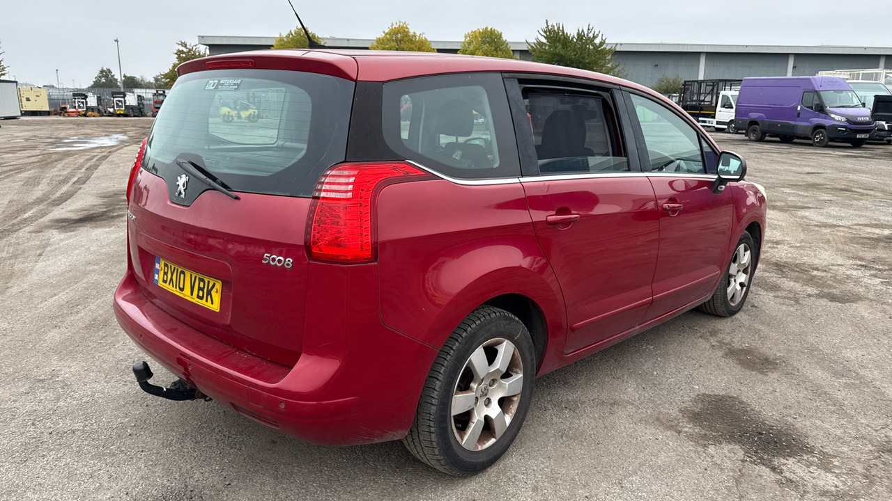 PEUGEOT 5008 2.0 HDI 150PS - Autó: 4 kép. PEUGEOT 5008 2.0 HDI 150PS - Autó: 4 kép.