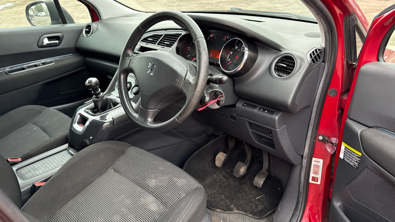 PEUGEOT 5008 2.0 HDI 150PS - Autó: 5 kép. PEUGEOT 5008 2.0 HDI 150PS - Autó: 5 kép.