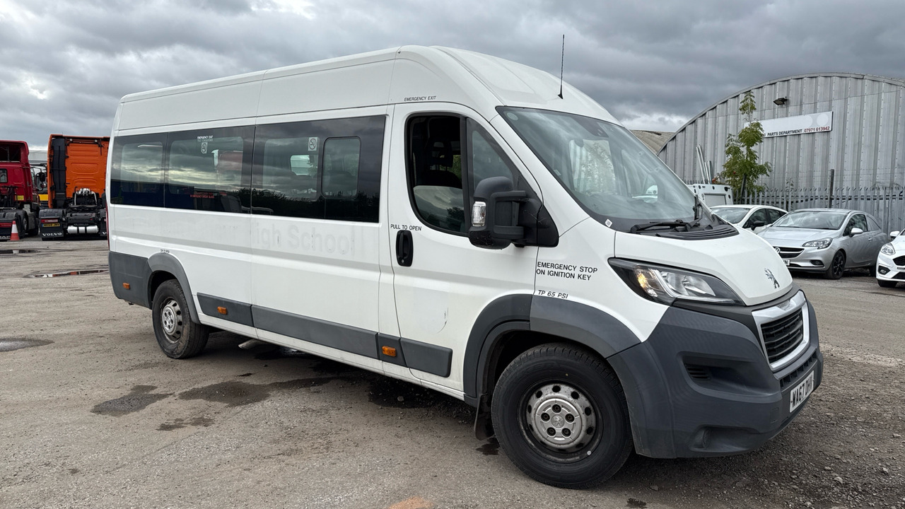 PEUGEOT BOXER 2.0 BLUEHDI 130PS - Minibusz, Kisbusz: 1 kép. PEUGEOT BOXER 2.0 BLUEHDI 130PS - Minibusz, Kisbusz: 1 kép.