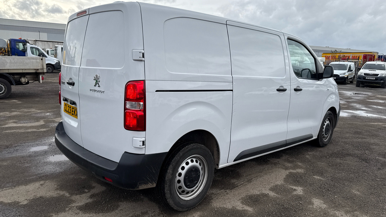 PEUGEOT EXPERT 1000 1.5 BlueHDi 100PS - Kis furgon: 4 kép. PEUGEOT EXPERT 1000 1.5 BlueHDi 100PS - Kis furgon: 4 kép.