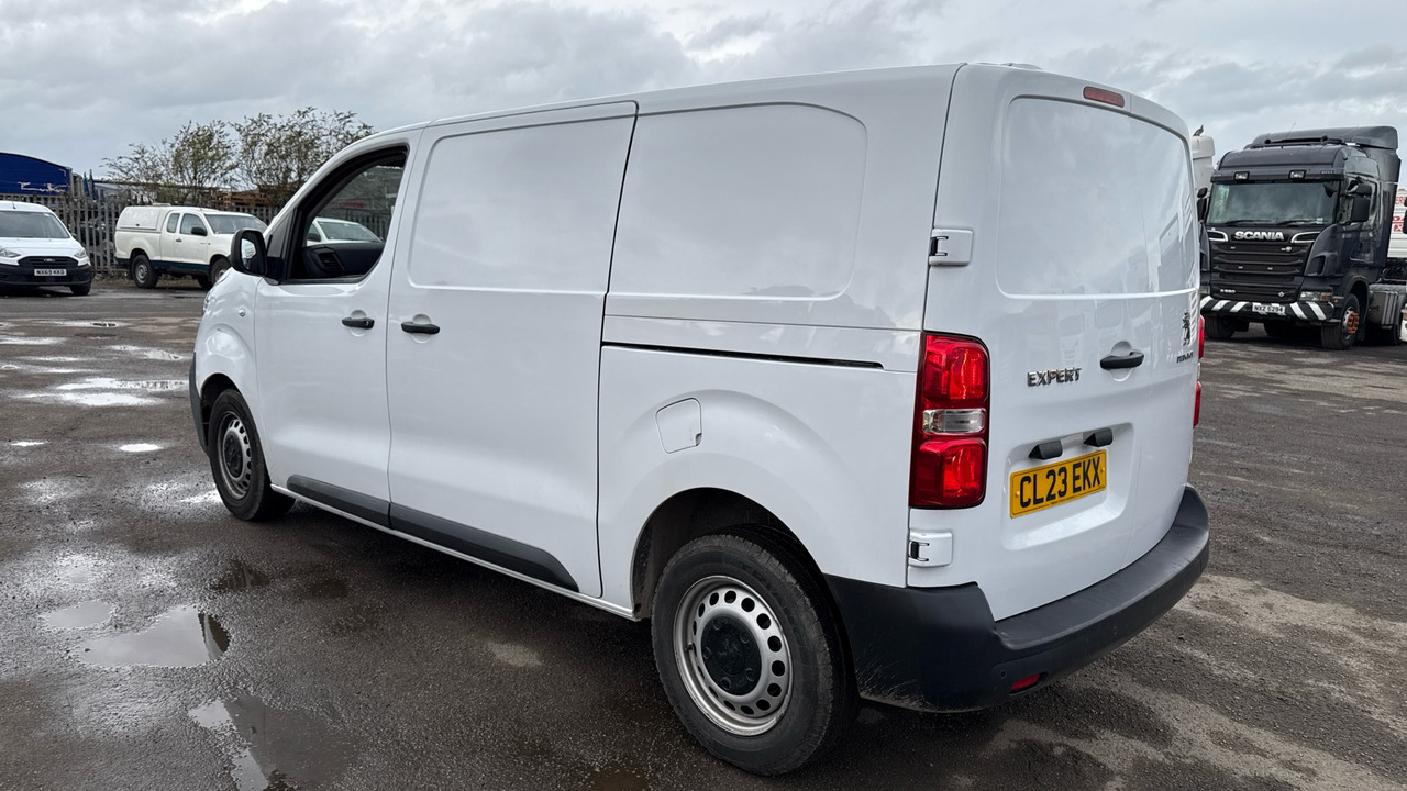 PEUGEOT EXPERT 1000 1.5 BlueHDi 100PS - Kis furgon: 3 kép. PEUGEOT EXPERT 1000 1.5 BlueHDi 100PS - Kis furgon: 3 kép.