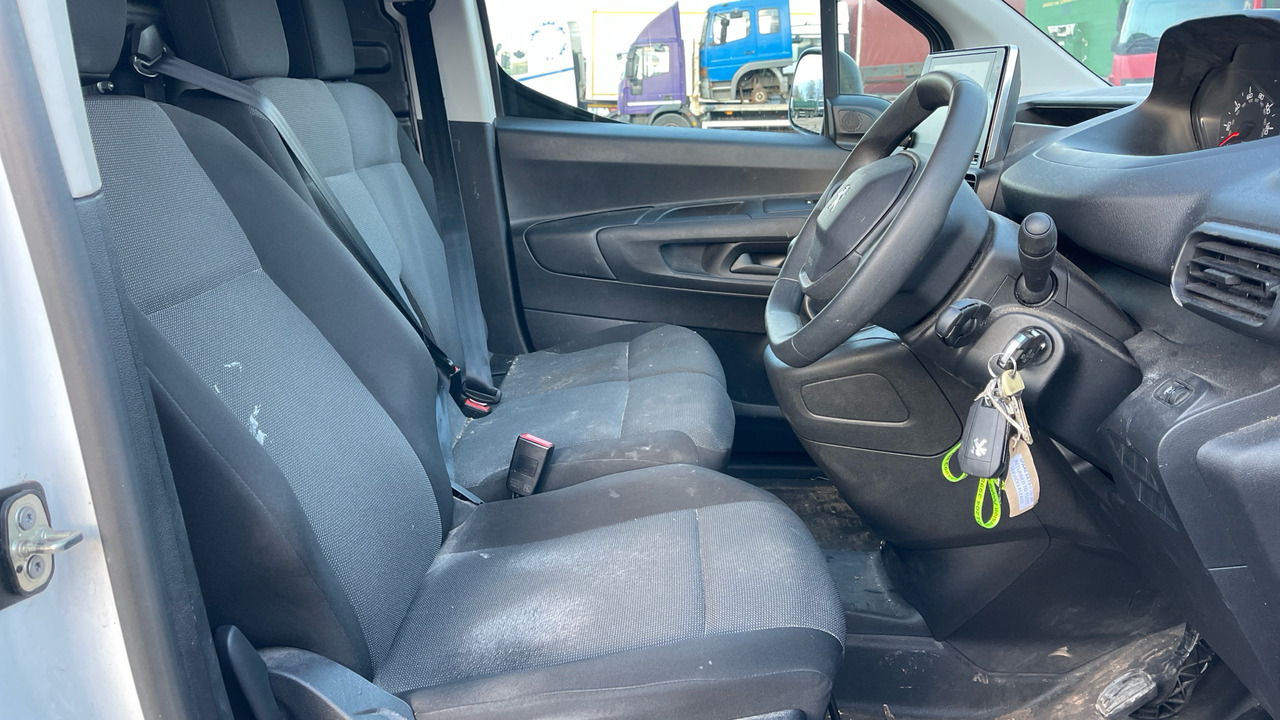 PEUGEOT PARTNER 850 1.5 BLUE HDI 100PS - Kis furgon: 5 kép. PEUGEOT PARTNER 850 1.5 BLUE HDI 100PS - Kis furgon: 5 kép.