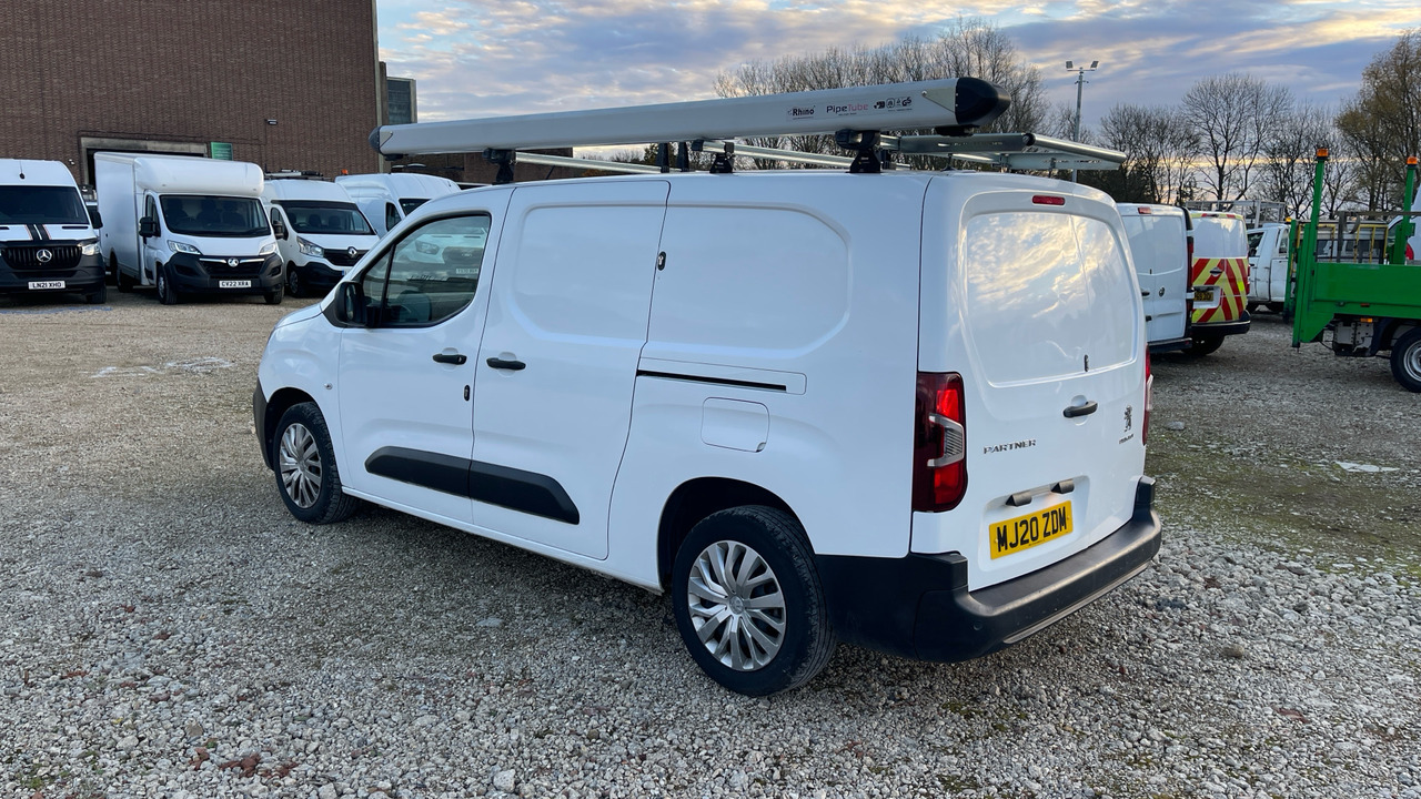 PEUGEOT PARTNER 850 1.5 BLUE HDI 100PS - Kis furgon: 3 kép. PEUGEOT PARTNER 850 1.5 BLUE HDI 100PS - Kis furgon: 3 kép.