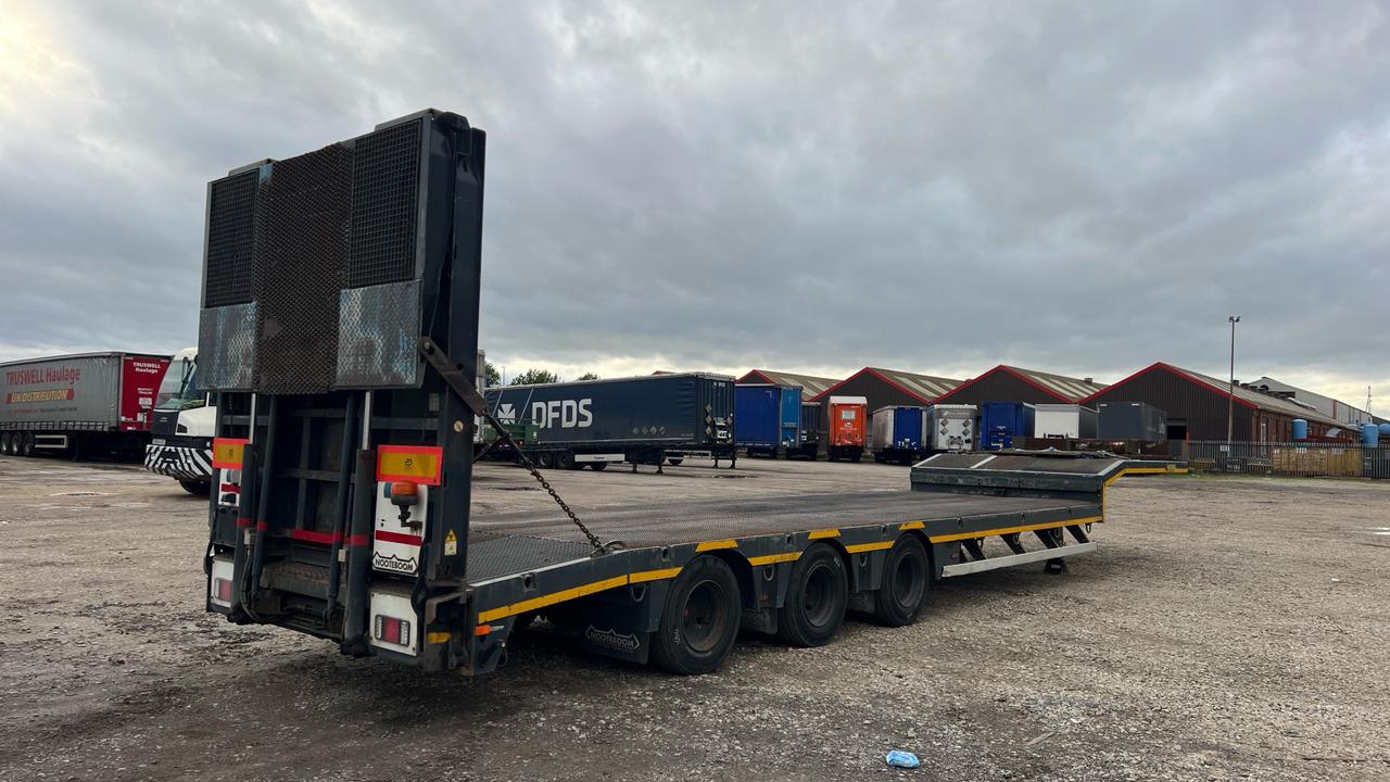 NOOTEBOOM MACHINE CARRIER STEPFRAME - Pótkocsi: 5 kép. NOOTEBOOM MACHINE CARRIER STEPFRAME - Pótkocsi: 5 kép.