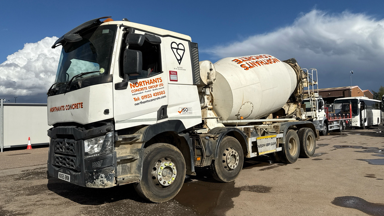RENAULT C 430 - Betonmixer: 2 kép. RENAULT C 430 - Betonmixer: 2 kép.