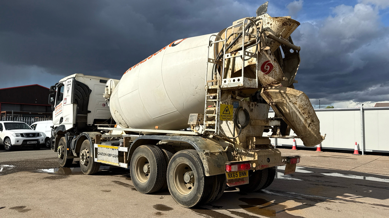 RENAULT C 430 - Betonmixer: 3 kép. RENAULT C 430 - Betonmixer: 3 kép.