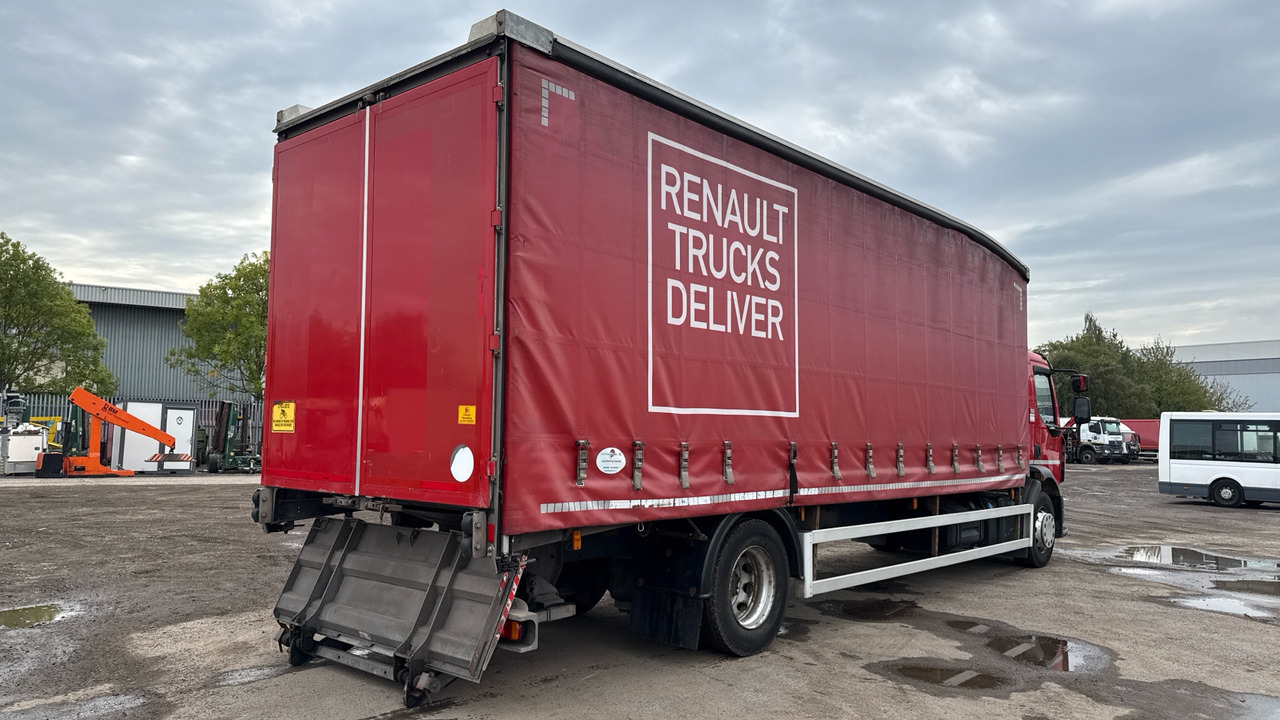 RENAULT D  18 - Ponyvás teherautó: 4 kép. RENAULT D  18 - Ponyvás teherautó: 4 kép.