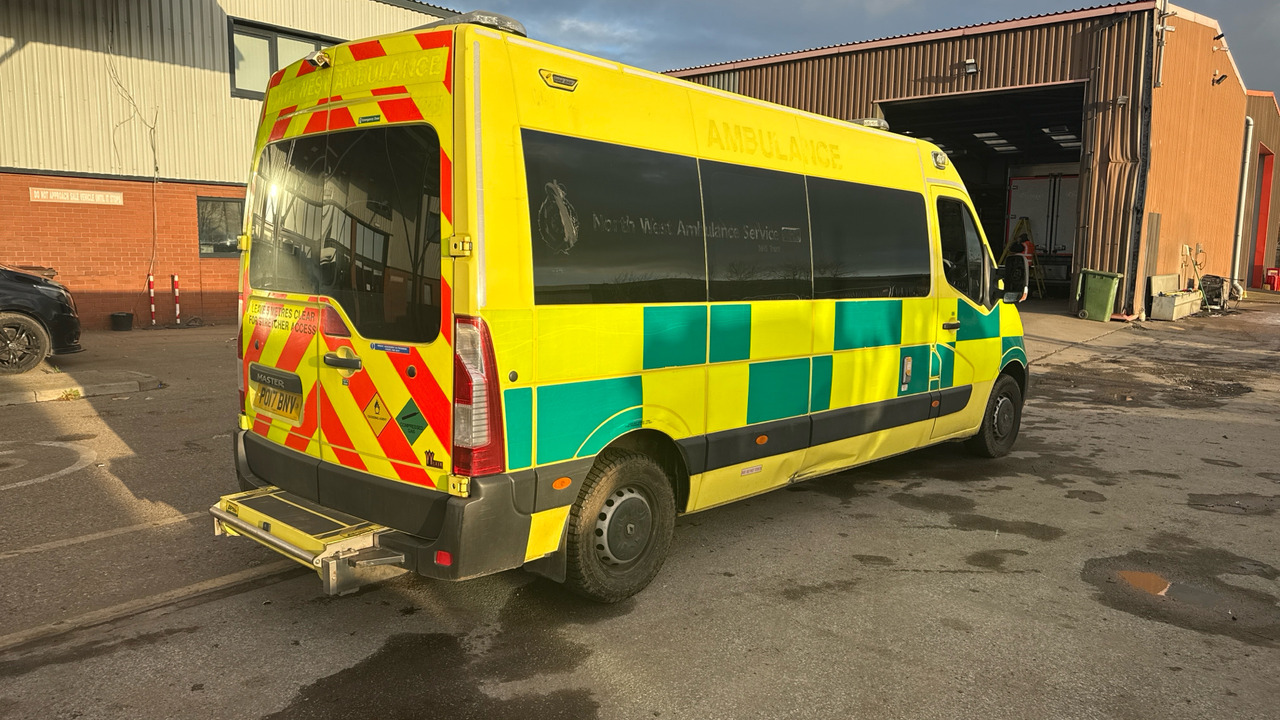 RENAULT MASTER 150.39 - Mentőautó: 4 kép. RENAULT MASTER 150.39 - Mentőautó: 4 kép.