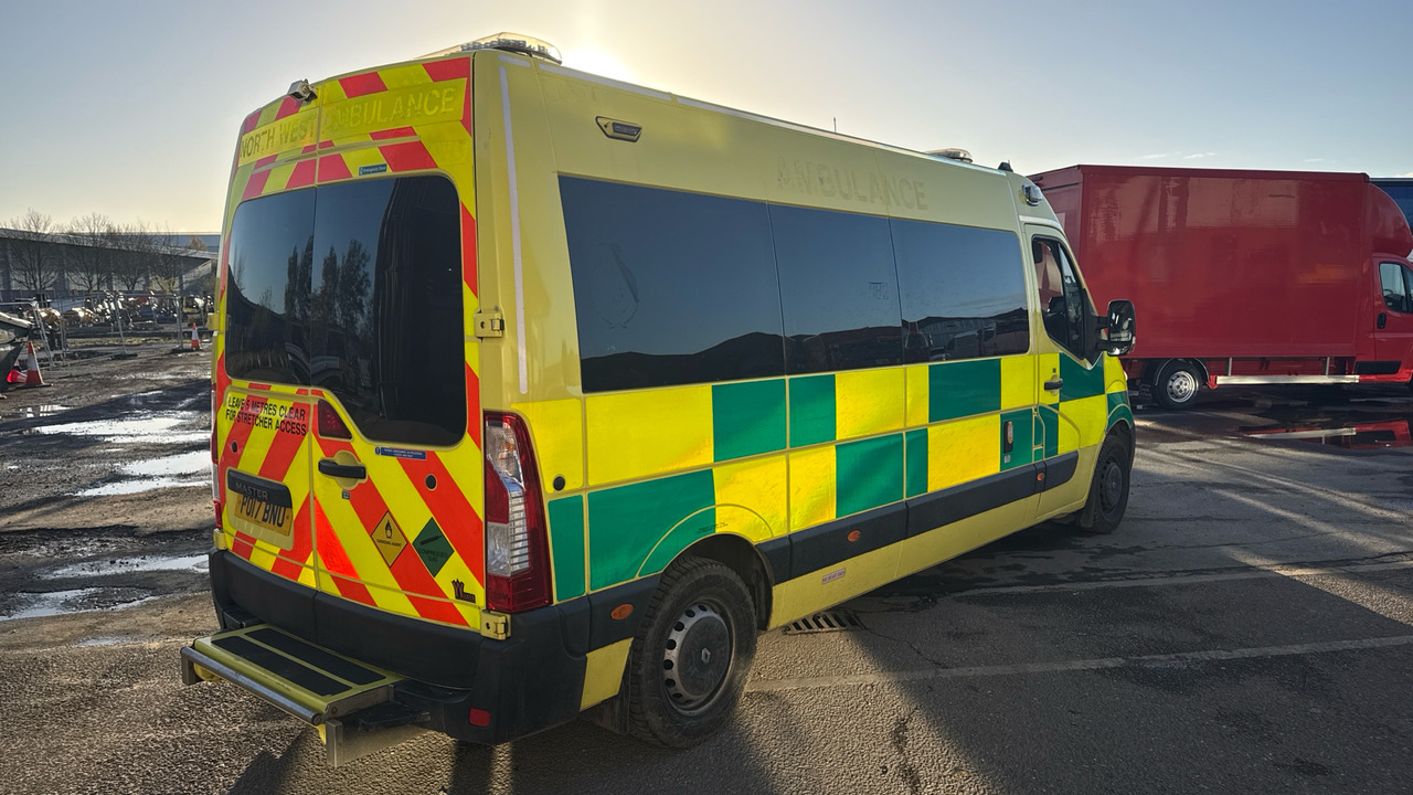 RENAULT MASTER 150.39 - Mentőautó: 4 kép. RENAULT MASTER 150.39 - Mentőautó: 4 kép.