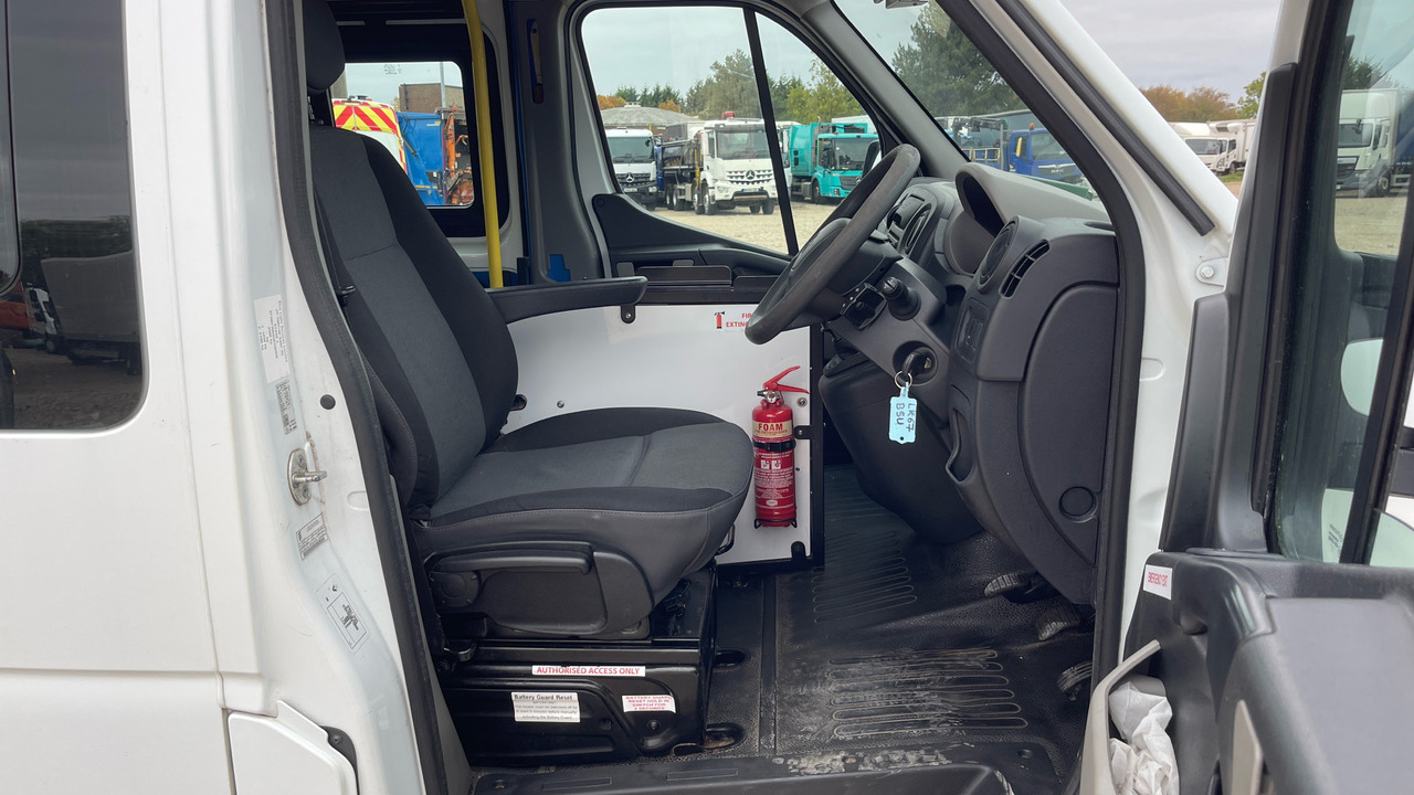 RENAULT MASTER 35 - Mentőautó: 5 kép. RENAULT MASTER 35 - Mentőautó: 5 kép.