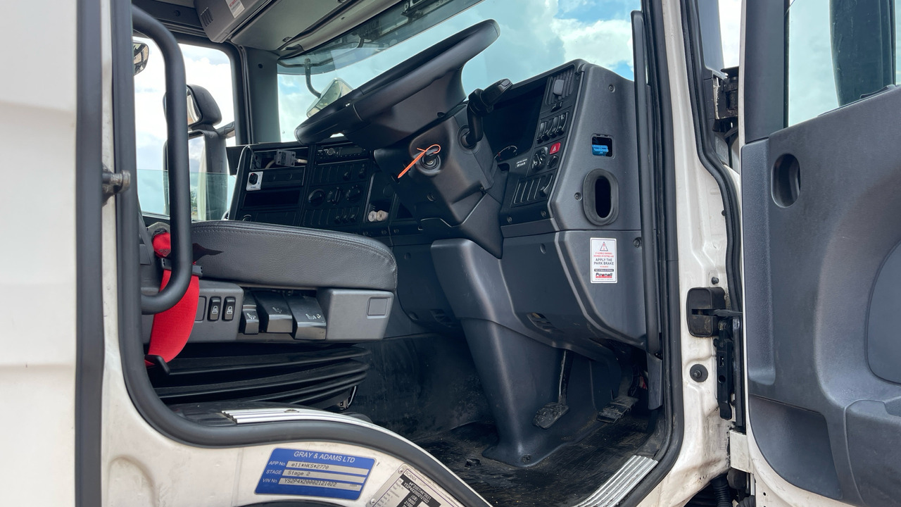 SCANIA P 250 - Hűtős teherautó: 5 kép. SCANIA P 250 - Hűtős teherautó: 5 kép.