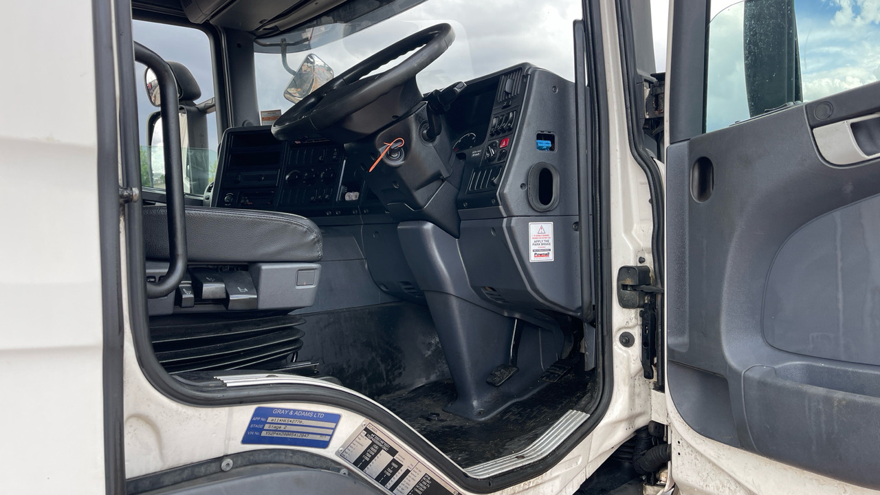 SCANIA P 250 - Hűtős teherautó: 5 kép. SCANIA P 250 - Hűtős teherautó: 5 kép.