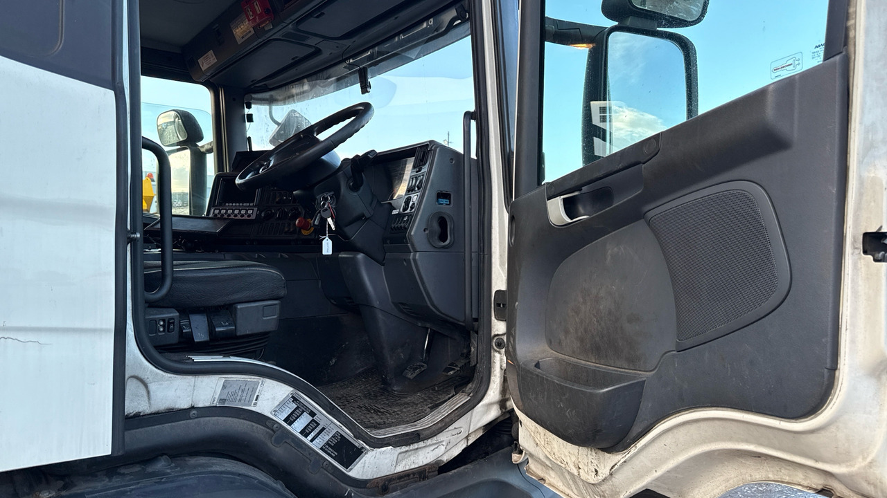SCANIA P 280 - Szemetesautó: 5 kép. SCANIA P 280 - Szemetesautó: 5 kép.