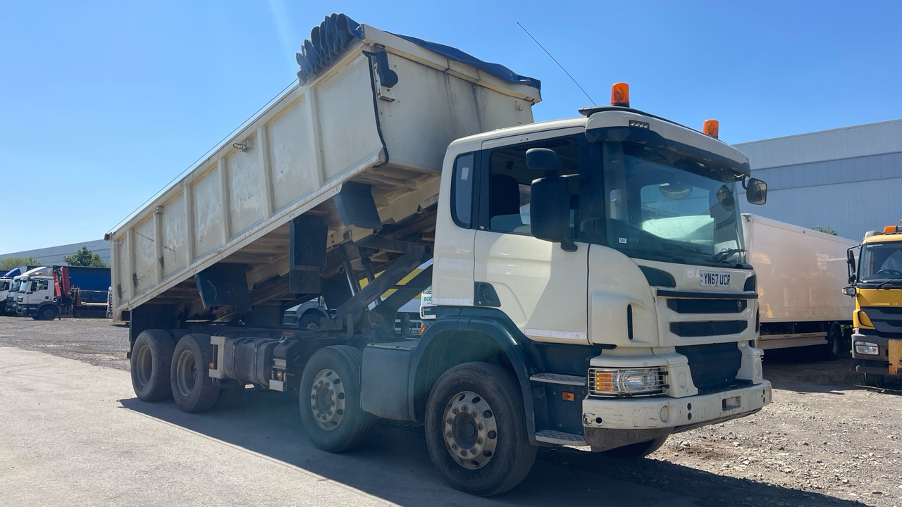 SCANIA P 370 - Billenőplatós teherautó: 1 kép. SCANIA P 370 - Billenőplatós teherautó: 1 kép.