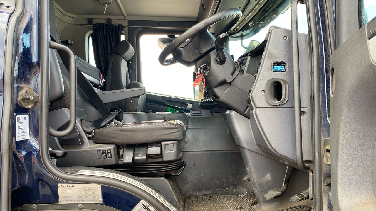 SCANIA P 410 - Autószállító teherautó: 5 kép. SCANIA P 410 - Autószállító teherautó: 5 kép.