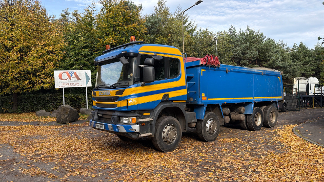 SCANIA P 410 - Billenőplatós teherautó: 2 kép. SCANIA P 410 - Billenőplatós teherautó: 2 kép.