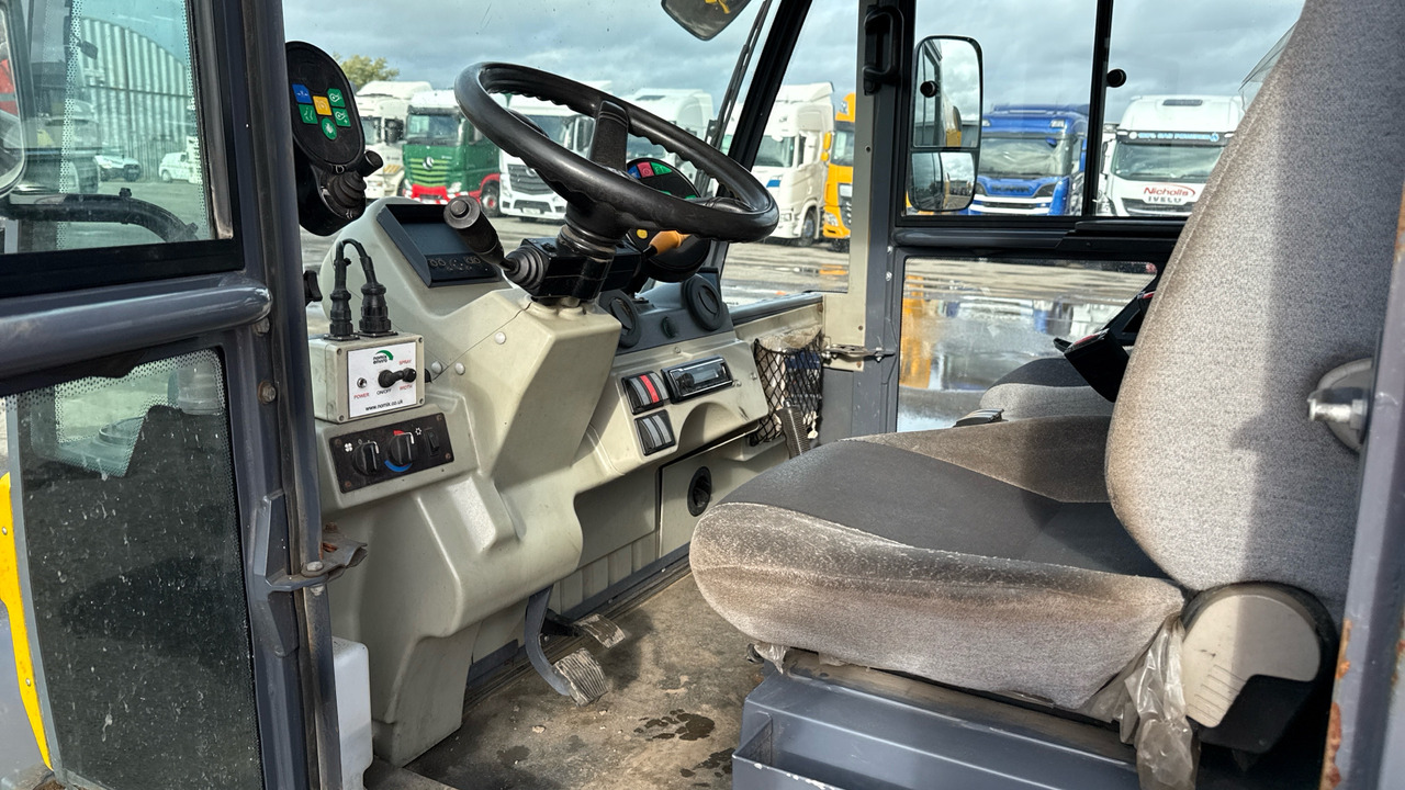 SCARAB MINOR M25H - Utcaseprő gép: 5 kép. SCARAB MINOR M25H - Utcaseprő gép: 5 kép.