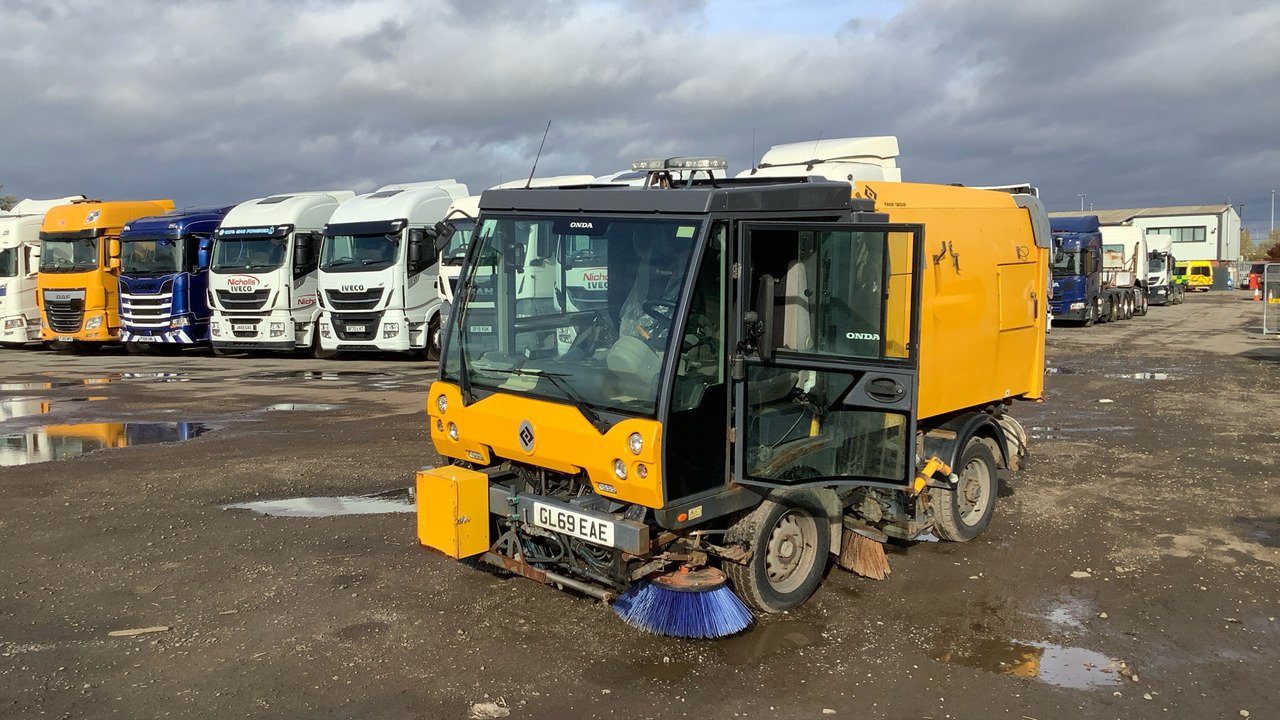 SCARAB MINOR M25H - Utcaseprő gép: 1 kép. SCARAB MINOR M25H - Utcaseprő gép: 1 kép.