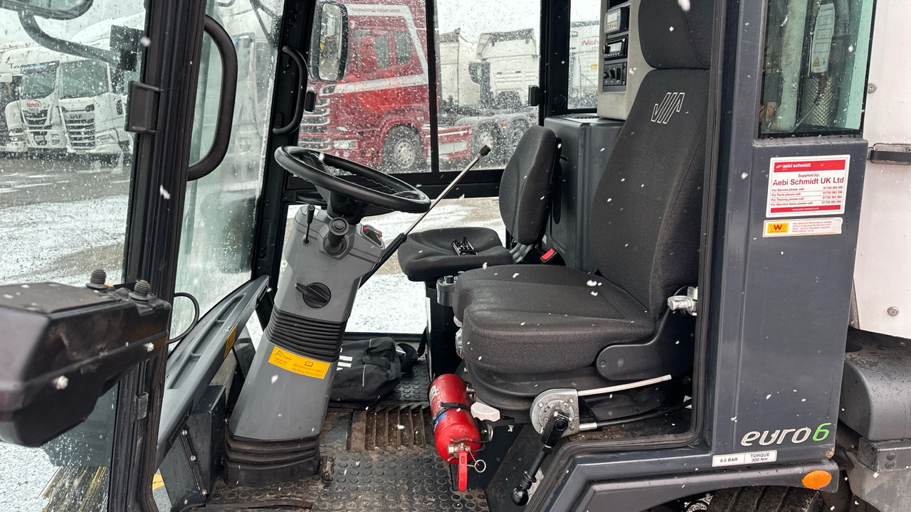 SCHMIDT SWINGO 200 - Utcaseprő gép: 5 kép. SCHMIDT SWINGO 200 - Utcaseprő gép: 5 kép.